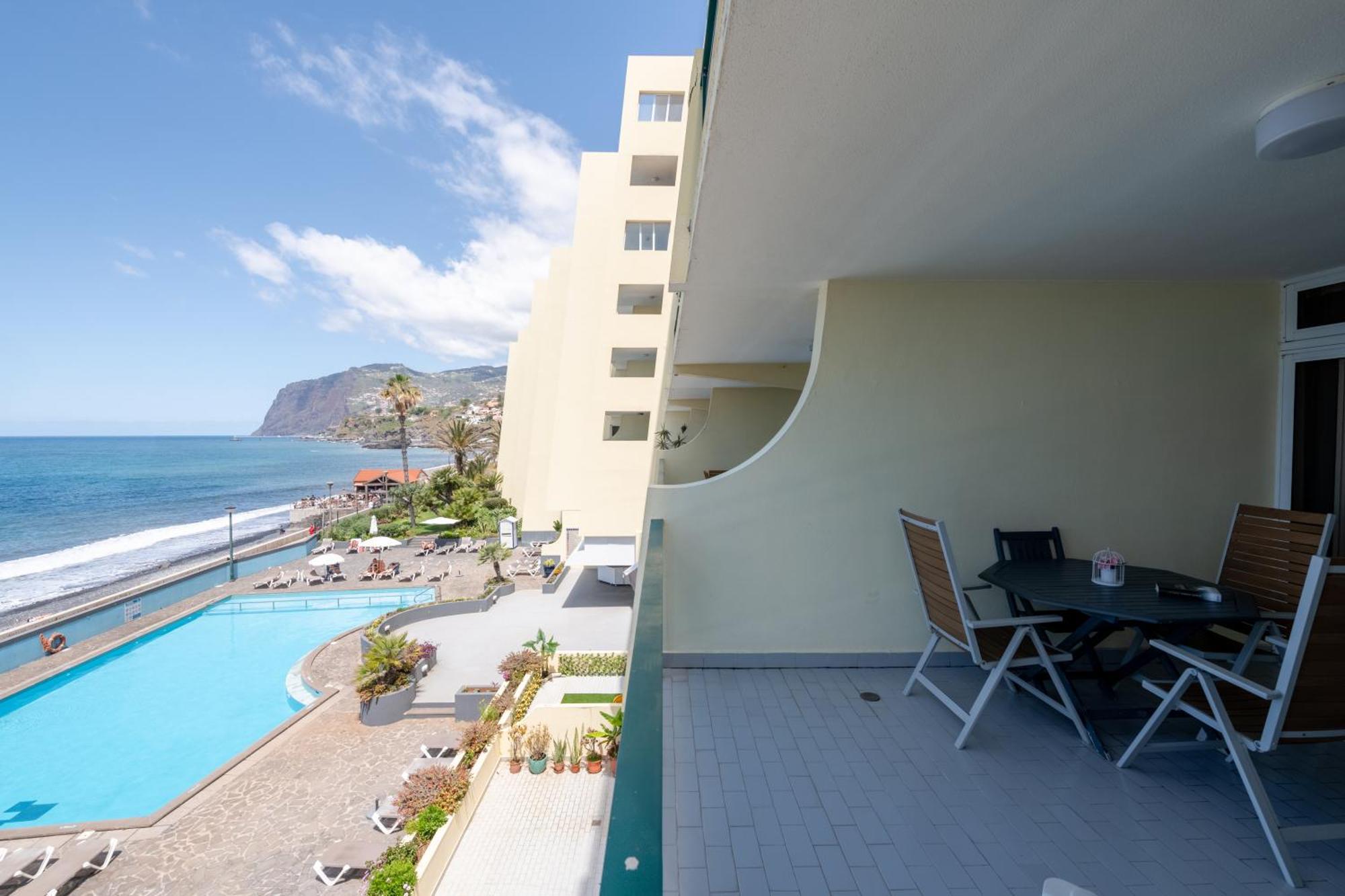 Atlantic View Apartment At Formosa Beach Фуншал Екстериор снимка