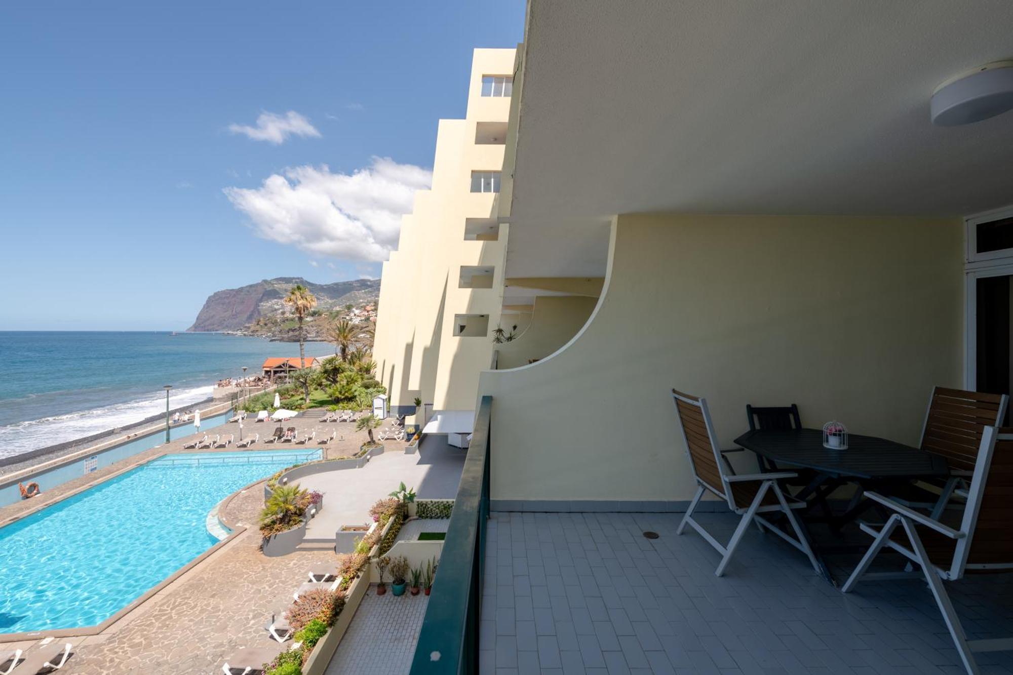 Atlantic View Apartment At Formosa Beach Фуншал Екстериор снимка